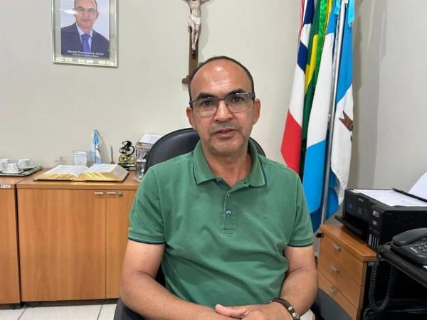 Prefeito anuncia obra de pavimentação asfáltica em Cardeal 