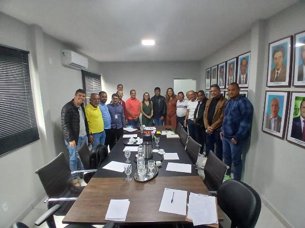 Prefeito de Biritinga realiza encontro com dirigentes da Embasa 
