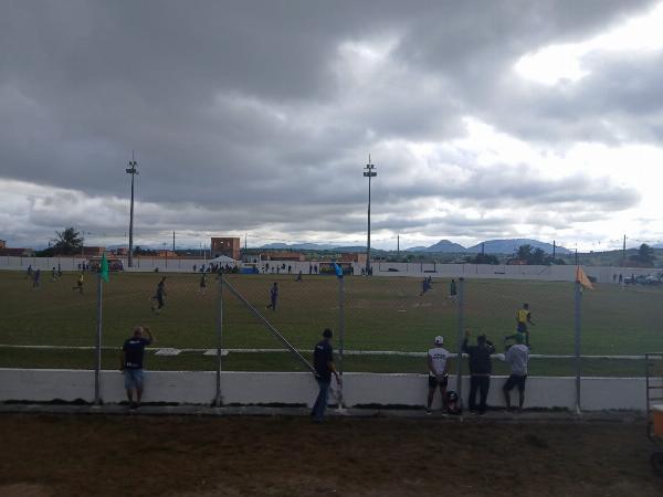 Seleção de Serrinha vence a seleção de Santa Barbara no Estádio Mario Almeida de Oliveira 