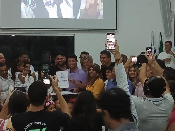 Prefeito de Serrinha assina ordem de serviço para construção de creches e centro para autistas 