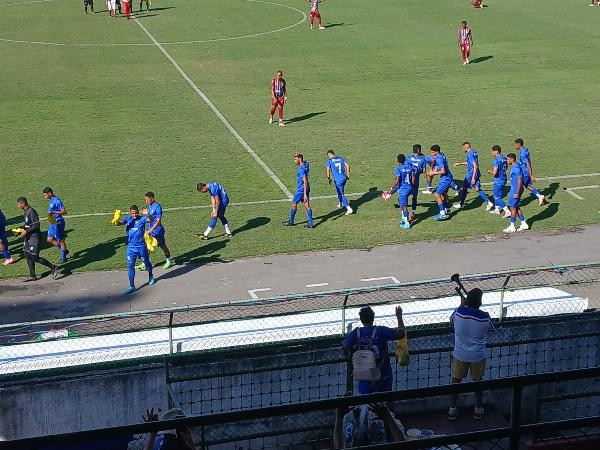 Seleção de Serrinha vence Feira de Santana por 1 a 0 no Estádio Jóia da Princesa 