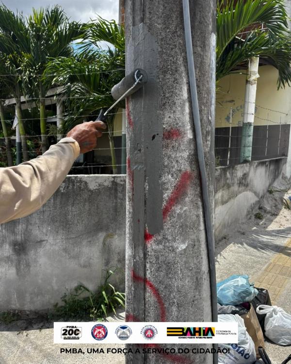 Polícia Militar realiza remoção com o nome de facções criminosas , em diversos pontos da cidade de Serrinha 