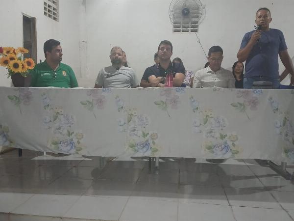 Prefeitura anuncia na sede da Associação Comunitária pavimentação do no povoado de Murici e região 