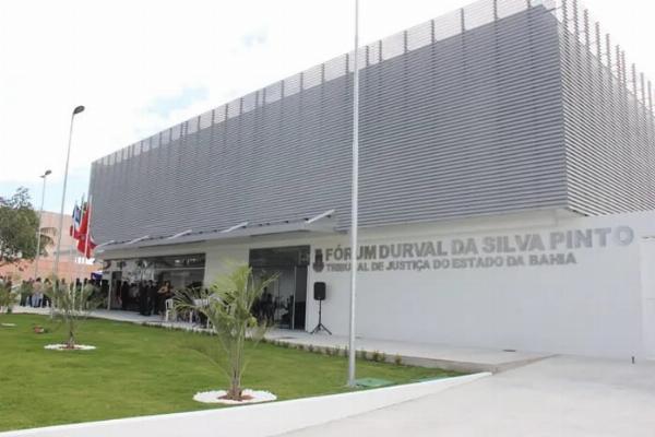 Ex-PM é condenado a 30 anos de prisão por matar dois homens