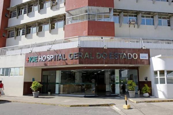 Homem é encontrado caido em via pública por disparos de arma de fogp no Centro Industrial de Aratu 