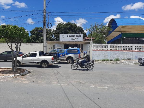 Mulher morre e homem fica ferido em acidente na BA-408 em Araci-Bahia 